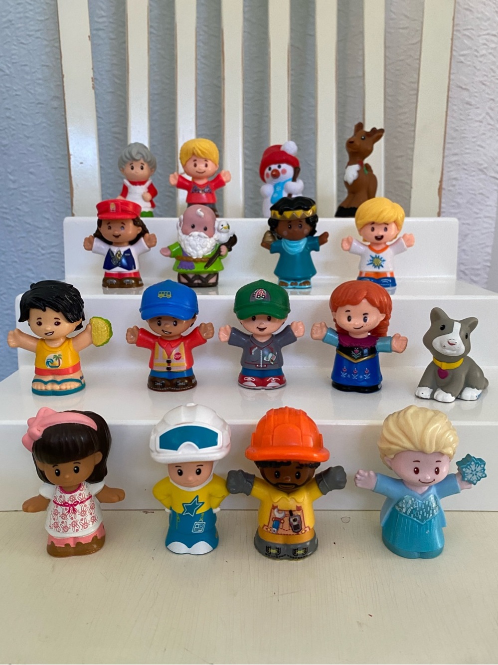 Fisher-Price Multicolor Little People Character Bundle Assorted 17 Bright Figure